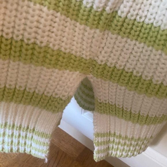 NWT CUPCAKES and CASHMERE STRIPED GREEN WHITE KNIT OVERSIZED PULLOVER Sz L . - Picture 8 of 9